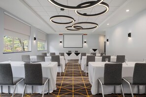 Meeting facility - Holiday Inn Victoria Elk Lake by IHG (Victoria)