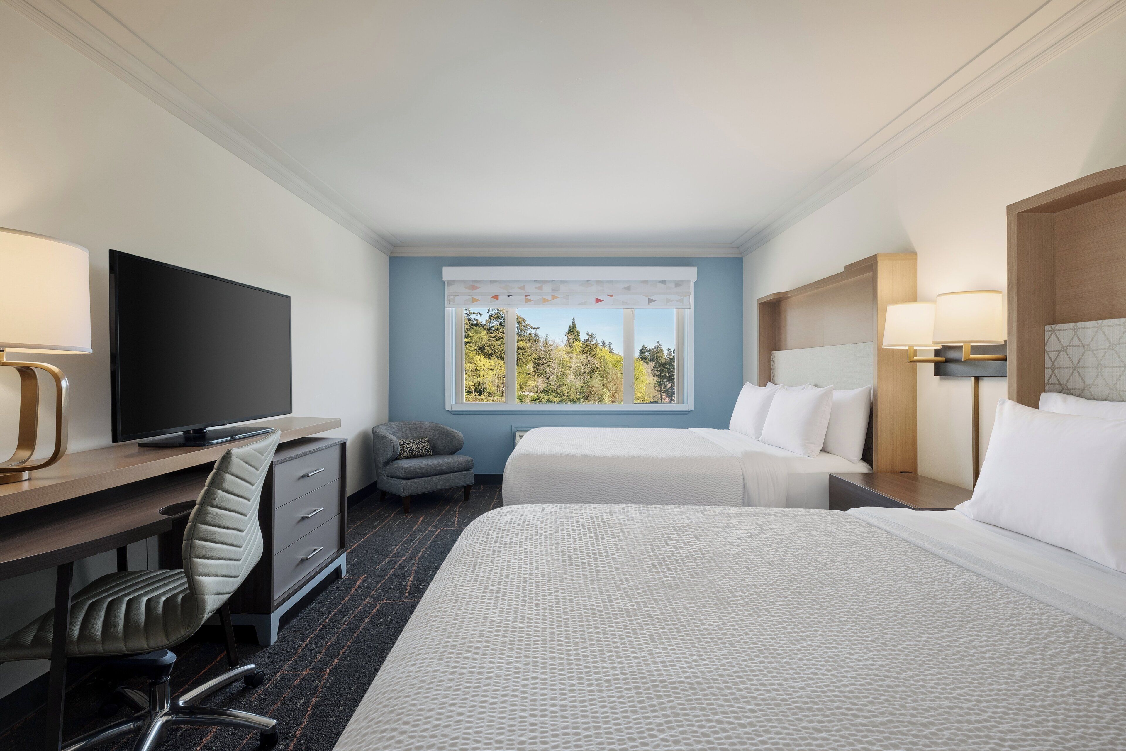 Premium bedding, in-room safe, individually decorated