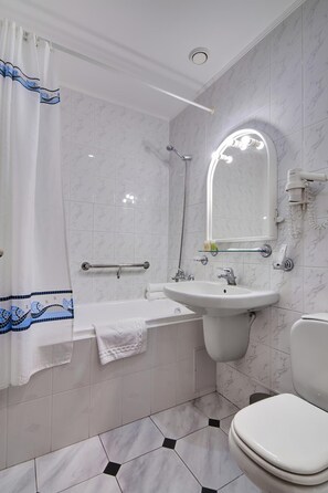 Free toiletries, hair dryer, bathrobes, slippers - Hotel Academy (Dnipro)