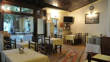 Breakfast, dinner served; Turkish cuisine, garden views