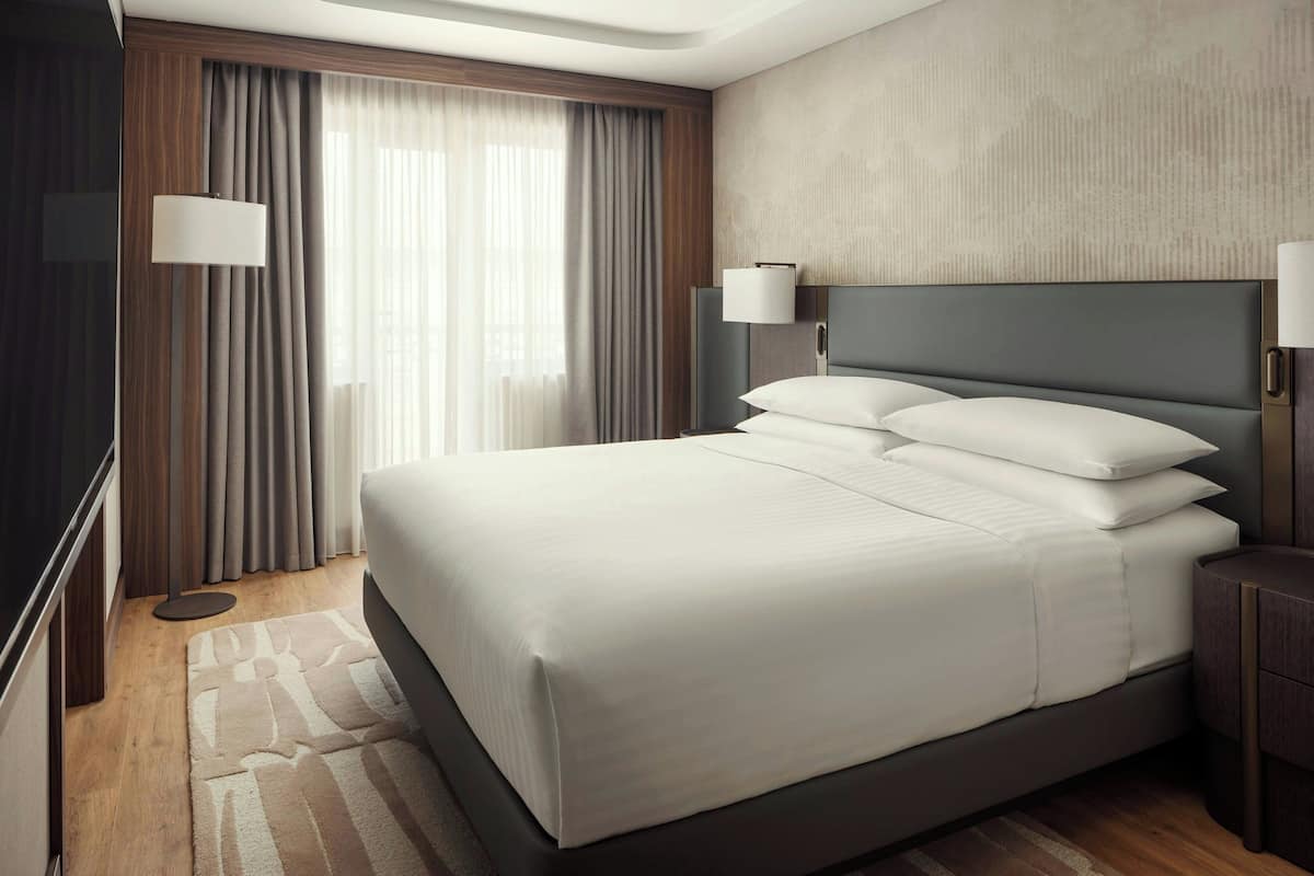 Signature-Zimmer, 1 King-Bett und Schlafsofa | Hochwertige Bettwaren, Daunenbettdecken, Minibar, Zimmersafe