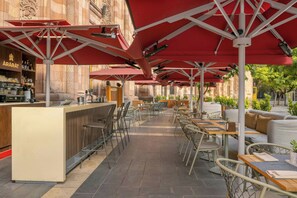 Breakfast, lunch, dinner and brunch served - Armenia Marriott Hotel Yerevan (Yerevan)