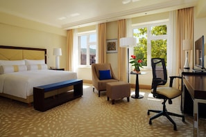 Superior Deluxe, Guest room, 1 King | Premium bedding, down duvets, minibar, in-room safe