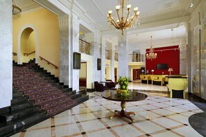 Lobby lounge