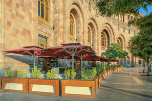 Se sirven desayunos, comidas, cenas y cocina internacional 