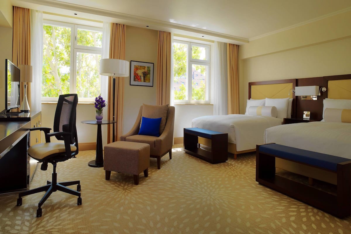 Superior kamer, 2 tweepersoonsbedden | 1 slaapkamer, luxe beddengoed, donzen dekbedden, een minibar