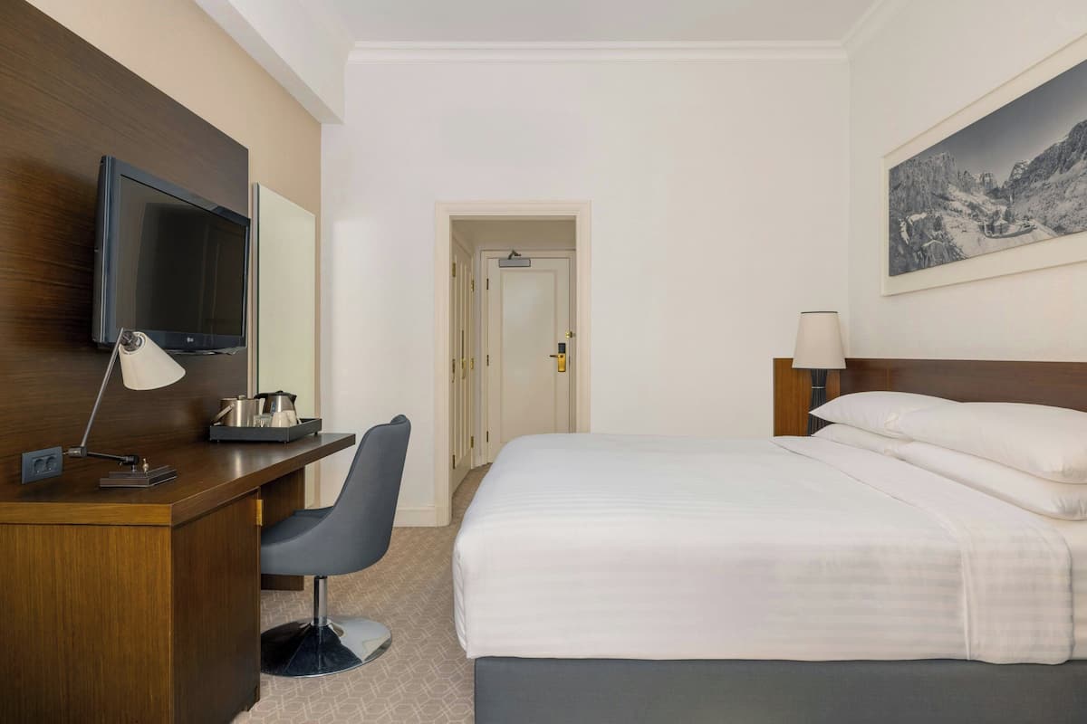 Premium bedding, down comforters, minibar, in-room safe