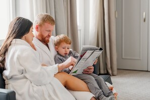Marriott Suite, Executive lounge access, 1 King | Premium bedding, down comforters, minibar, in-room safe