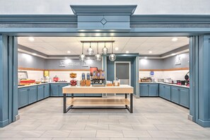 Free daily continental breakfast  - Hampton Inn & Suites by Hilton West Little Rock (Little Rock)