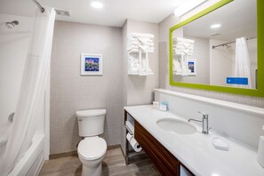 Room, 2 Queen Beds, Non Smoking, Refrigerator & Microwave | Bathroom | Free toiletries, hair dryer, towels - Hampton Inn & Suites by Hilton West Little Rock (Little Rock)