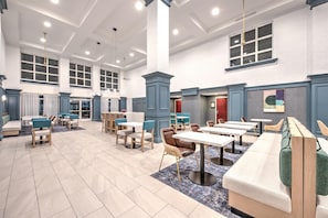 Free daily continental breakfast - Hampton Inn & Suites by Hilton West Little Rock (Little Rock)