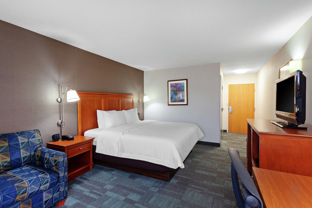 In-room safe, individually furnished, free cribs/infant beds