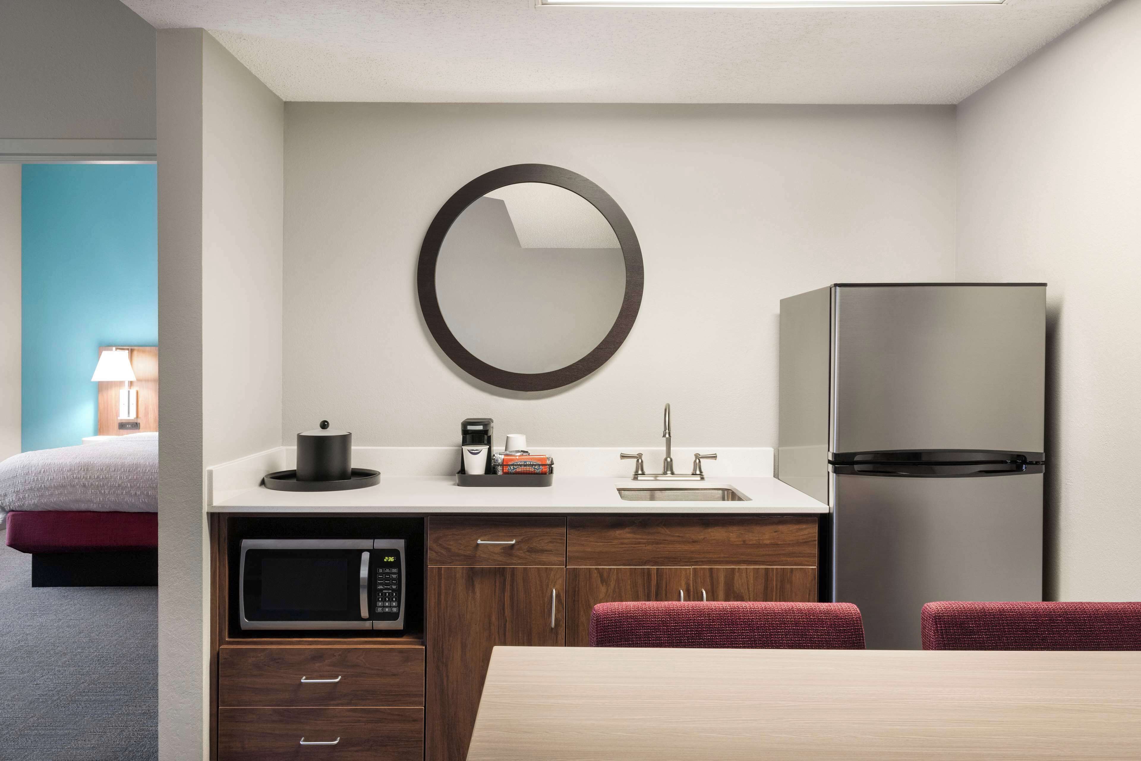 suite, 1 bedroom, non smoking | private kitchen