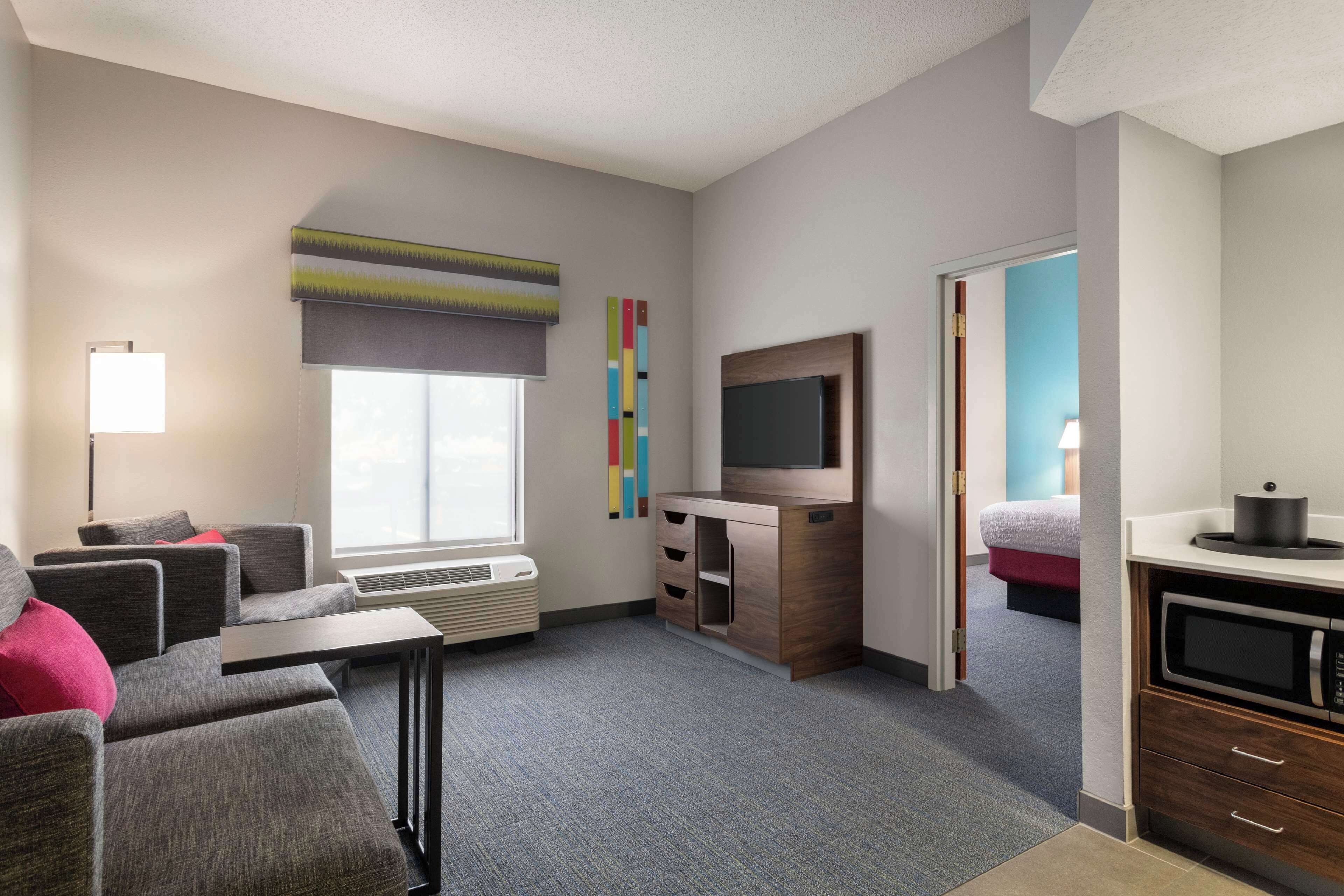 suite, 1 bedroom, non smoking | living area | 40-inch led tv with premium tv channels, tv