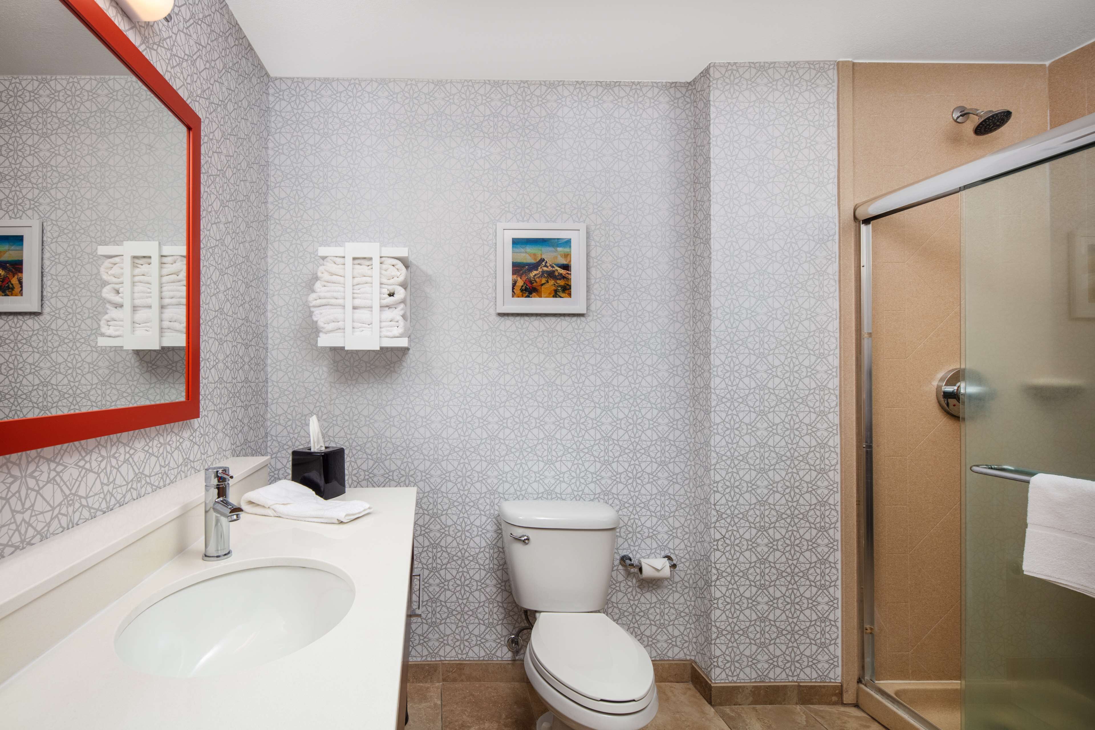 free toiletries, towels