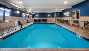 Indoor pool, pool loungers