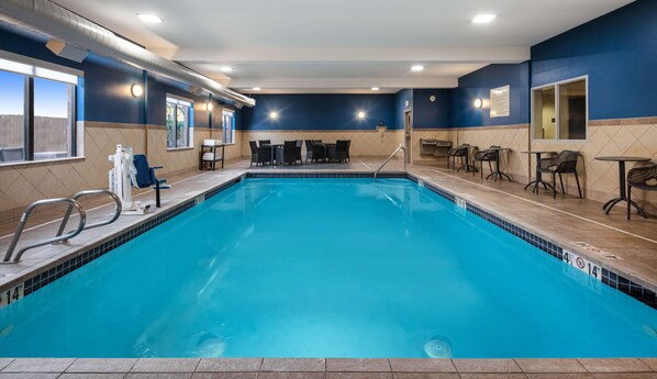 Indoor pool, pool loungers