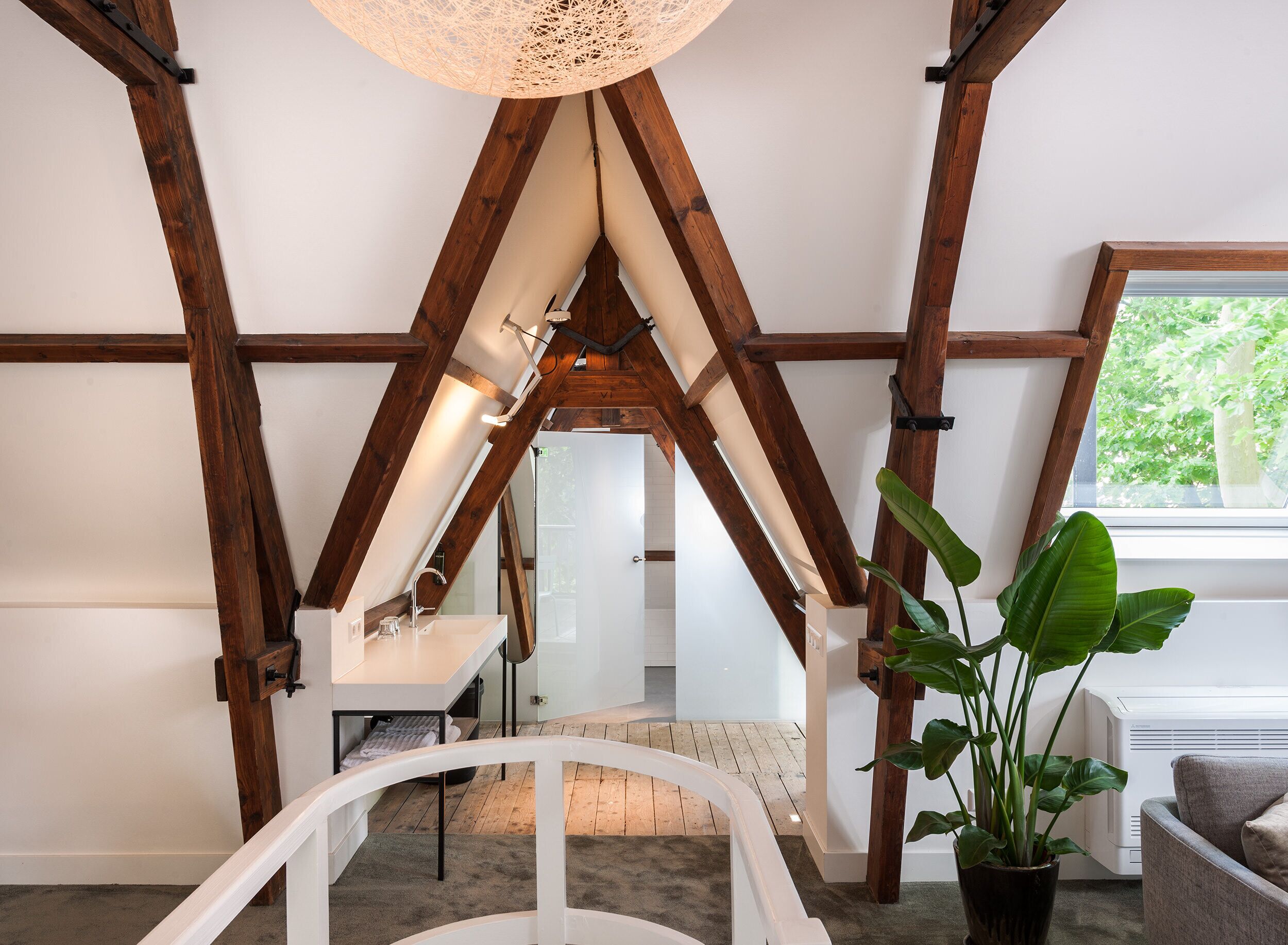 executive suite | bathroom | free toiletries, hair dryer, towels