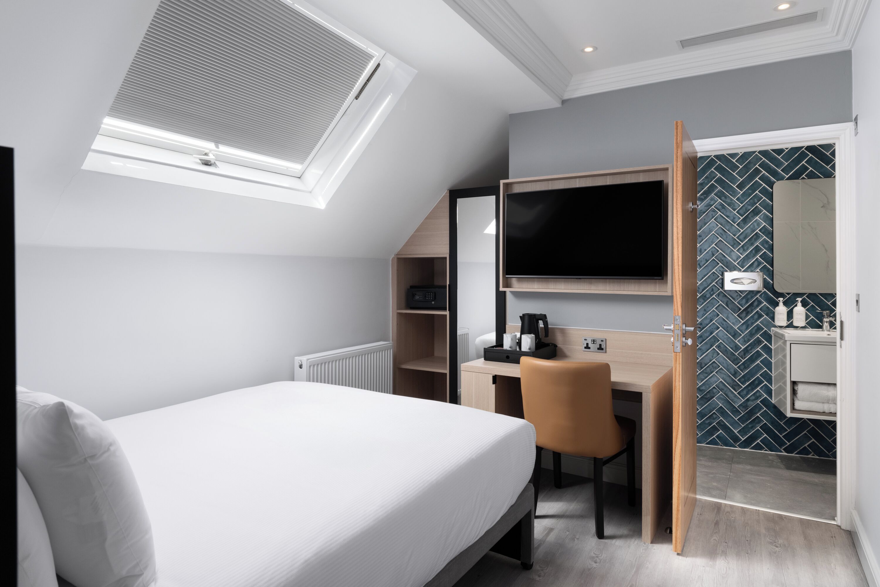 Standard Single Compact Room | In-room safe, desk, laptop workspace, soundproofing