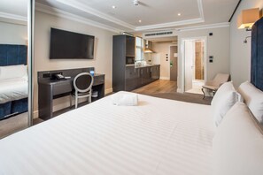 1 bedroom, in-room safe, desk, laptop workspace