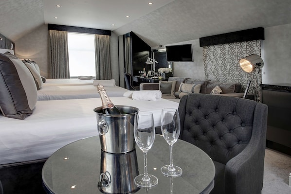 Standard Studio, Multiple Beds, Non Smoking, Kitchenette | In-room safe, desk, laptop workspace, soundproofing - Best Western Chiswick Palace & Suites (London)