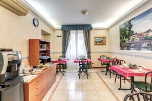 Kontinental frokost hver dag (EUR 8 per person)