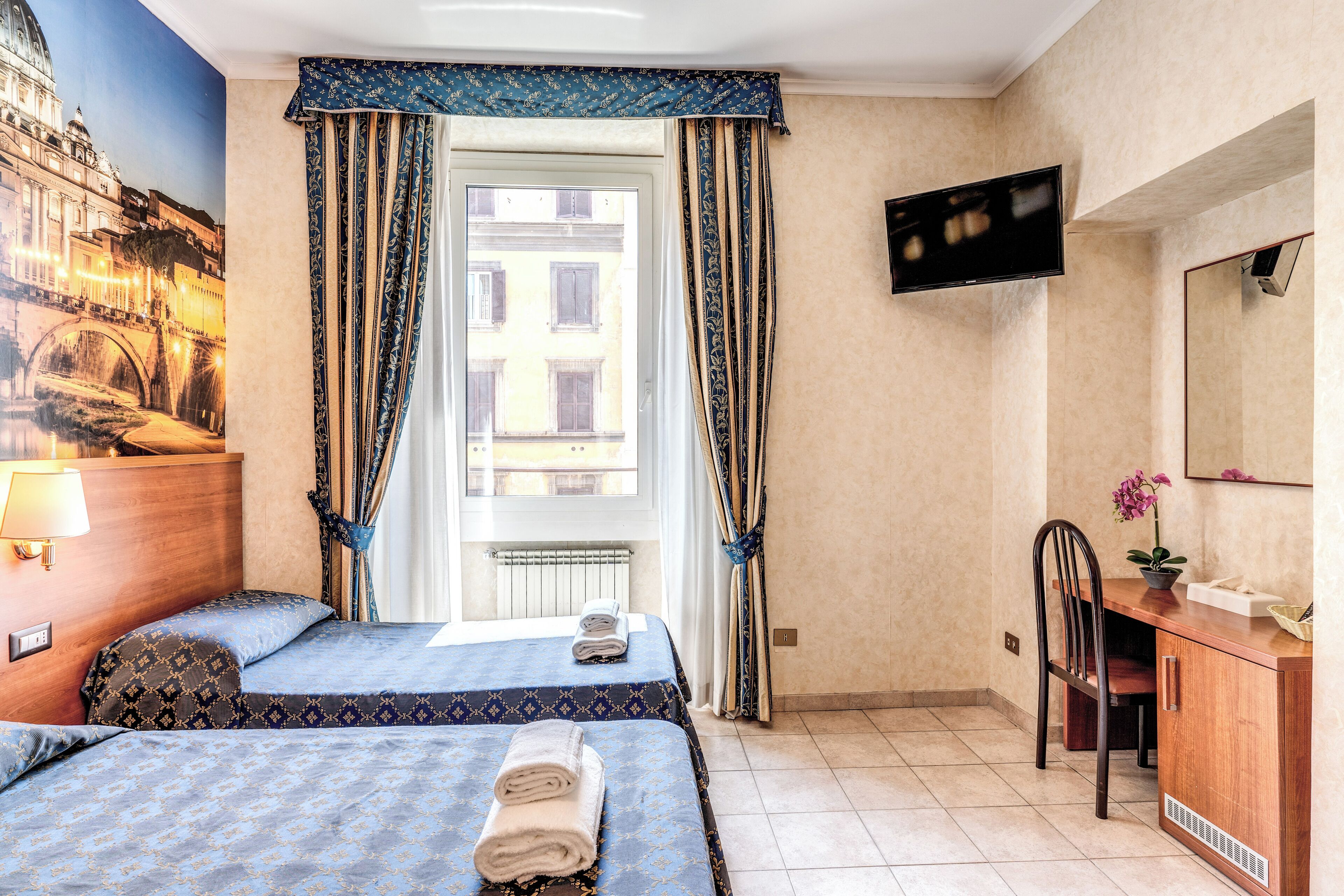 triple room | minibar, in-room safe, desk, soundproofing