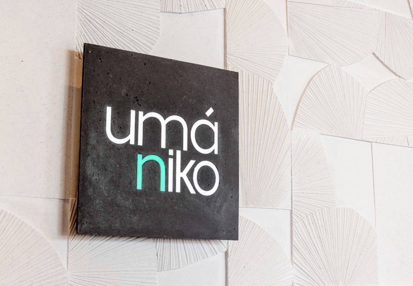 32-inch flat-screen tv with satellite channels, tv