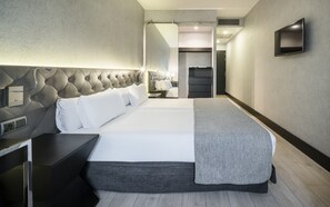 1 bedroom, premium bedding, in-room safe, desk