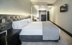 Literie de qualité supérieure, coffres-forts dans les chambres, bureau