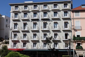 Front of property - Hotel Florida (Biarritz)