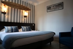 四人房, 1 张大床和 1 张沙发床, 庭院景观 | 1 多间卧室、高档床上用品、迷你吧、客房内保险箱