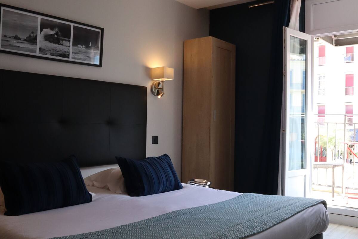 Doppelzimmer, Meerblick | 1 Schlafzimmer, hochwertige Bettwaren, Minibar, Zimmersafe