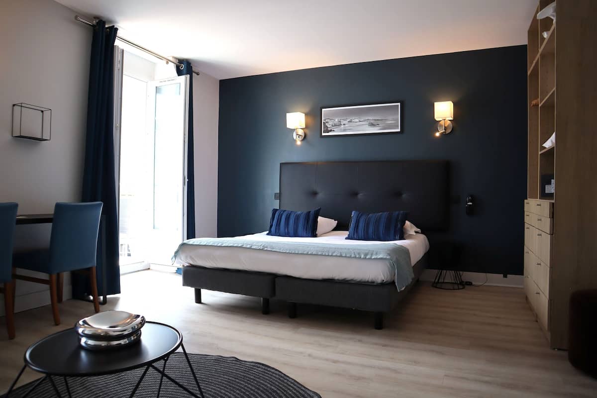 1 bedroom, premium bedding, minibar, in-room safe
