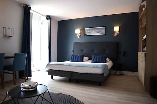 Premium bedding, minibar, in-room safe, desk