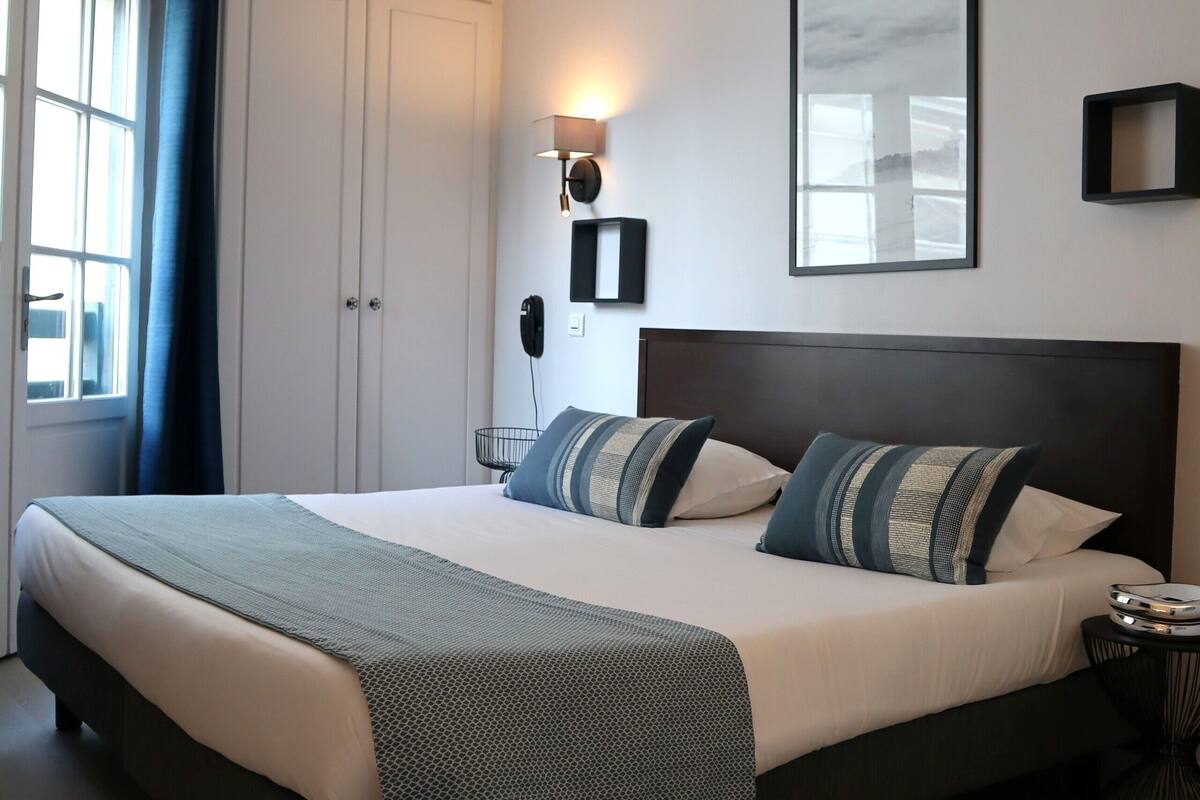 1 bedroom, premium bedding, minibar, in-room safe