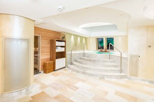 Indoor spa tub