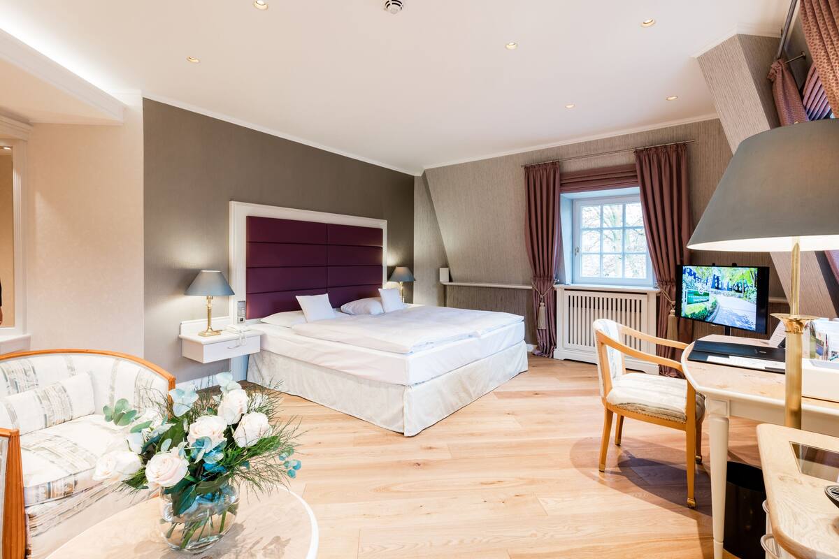 premium double room, 1 king bed | 1 bedroom, hypo-allergenic bedding, minibar, in-room safe