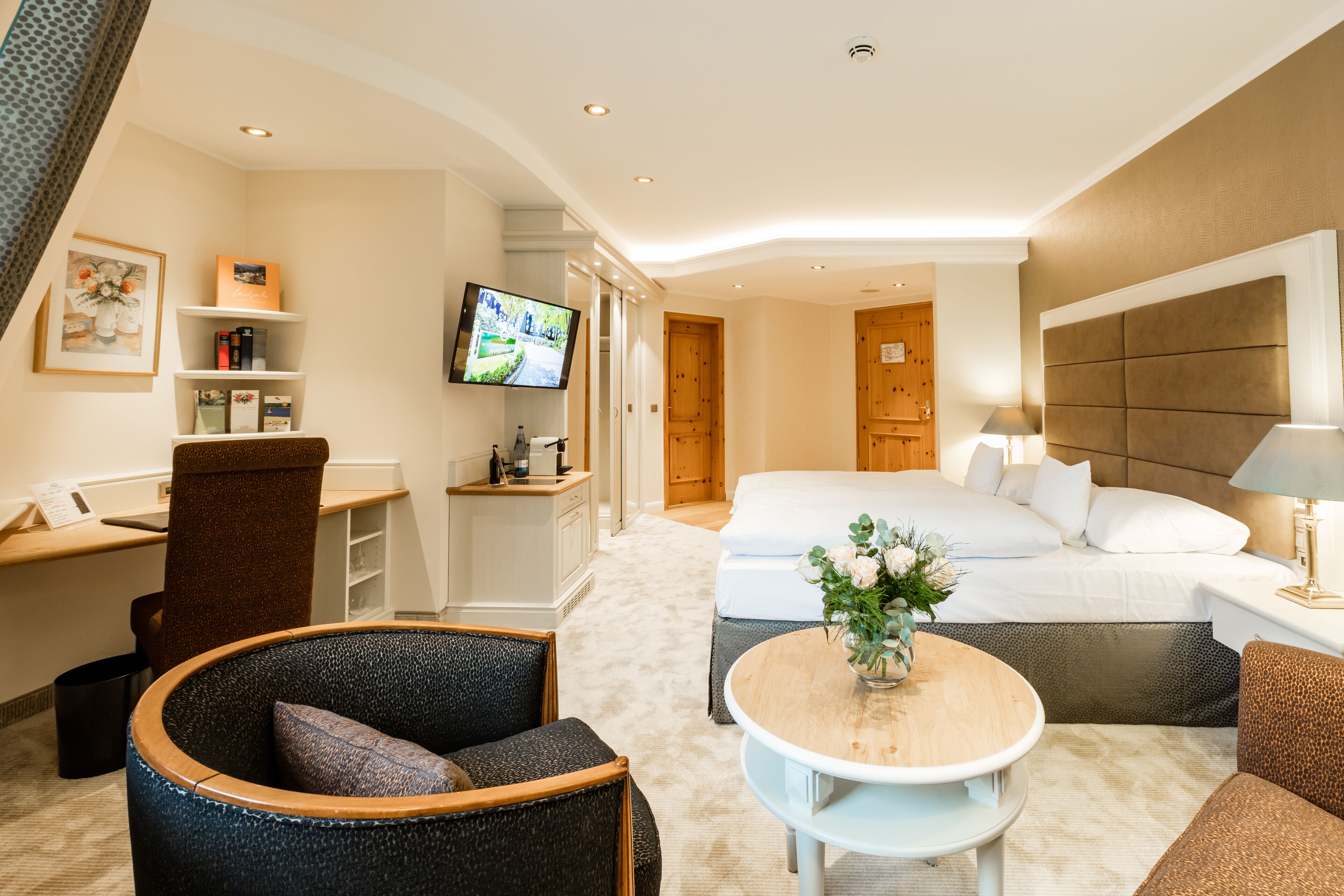 premium double room, 1 king bed | 1 bedroom, hypo-allergenic bedding, minibar, in-room safe