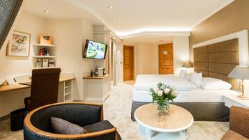Premium-Doppelzimmer, 1 King-Bett | Allergikerbettwaren, Minibar, Zimmersafe, individuell dekoriert