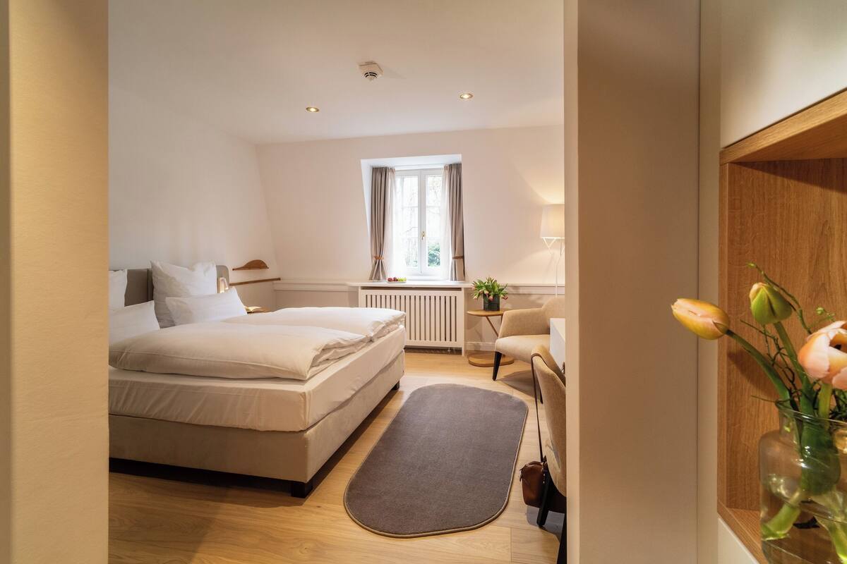 Enkeltrom – premium, 1 dobbeltseng | Allergitestet sengetøy, minibar, safe på rommet og skrivebord