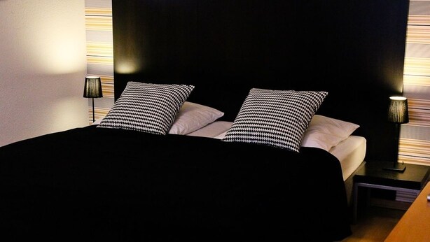22-inch flat-screen TV with digital channels, TV - Amary City Residence (BERLIN)