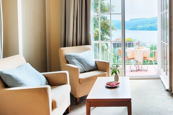 Hypo-allergenic bedding, in-room safe, individually decorated