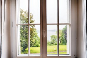 Hypo-allergenic bedding, in-room safe, individually decorated