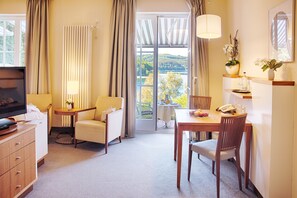 Hypo-allergenic bedding, in-room safe, individually decorated - Welcome Hotel Meschede/Hennesee (Meschede)