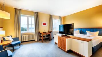 Apartment | Hypo-allergenic bedding, in-room safe, individually decorated