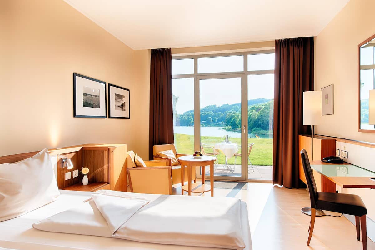 Deluxe Room, Terrace, Lake View