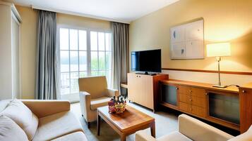 Suite, Seeblick | Allergikerbettwaren, Zimmersafe, individuell dekoriert