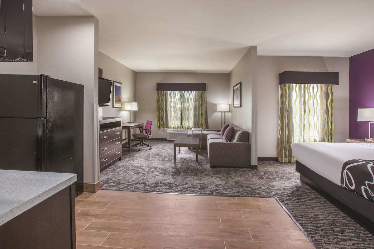 deluxe room, 1 king bed, non smoking | premium bedding, desk, laptop workspace, blackout curtains