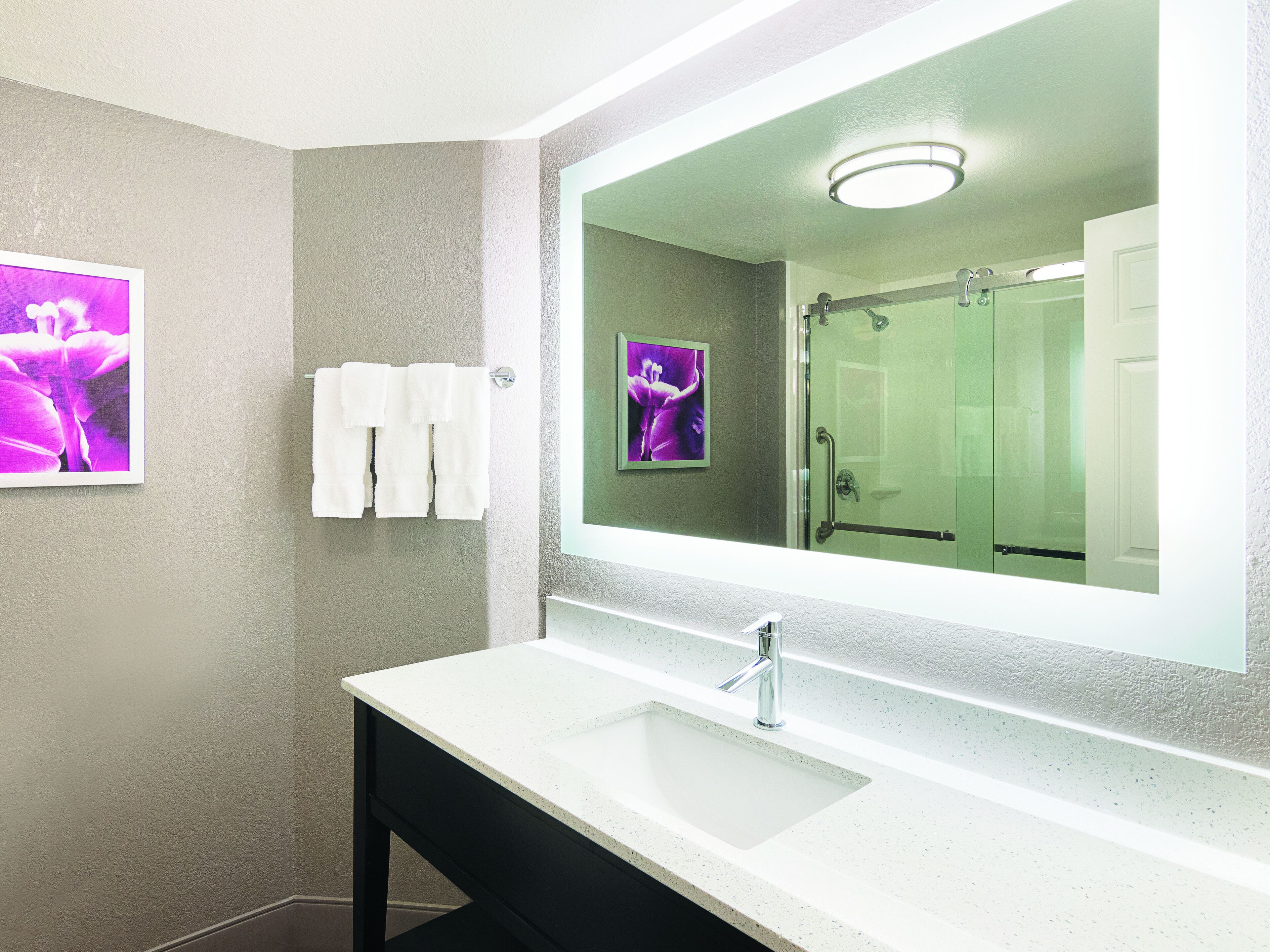 combined shower/bathtub, free toiletries, hair dryer, towels